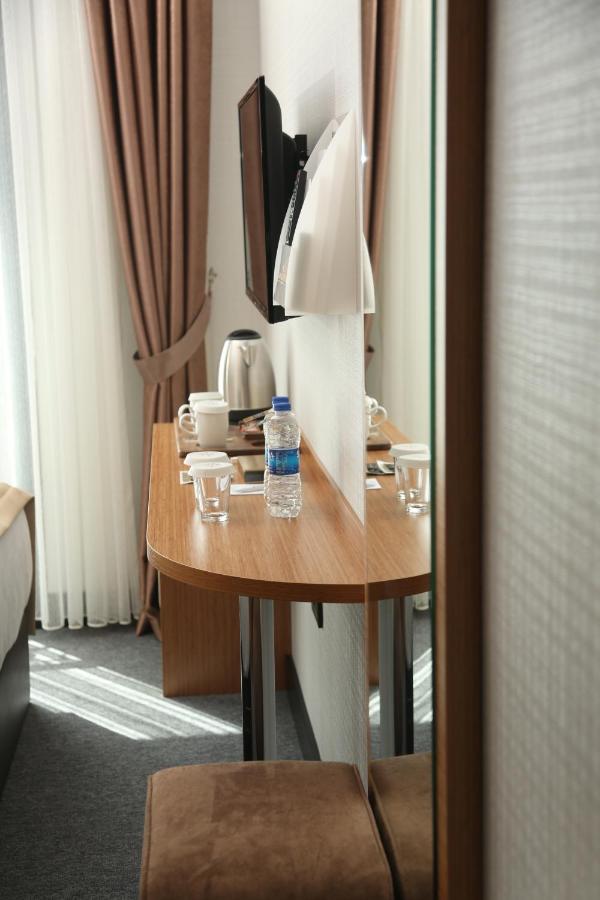 Otel Grand Lark İstanbul Exterior foto